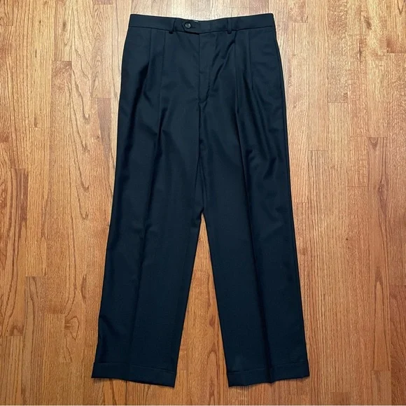 NWT Lauren Ralph Lauren Navy Classic Fit Total Comfort Pleated Dress Pants NWT Lauren Ralph Lauren Navy Classic Fit Total Comfort Pleated Dress Pants